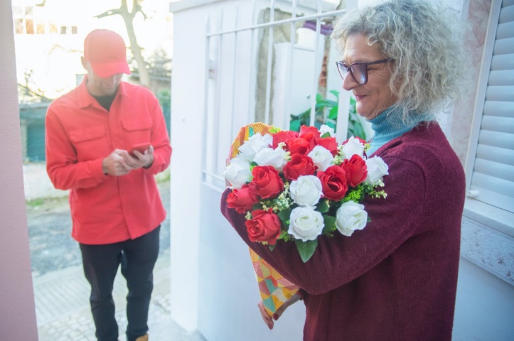 The Best Way to Get the Right Flowers Overnight to Someone