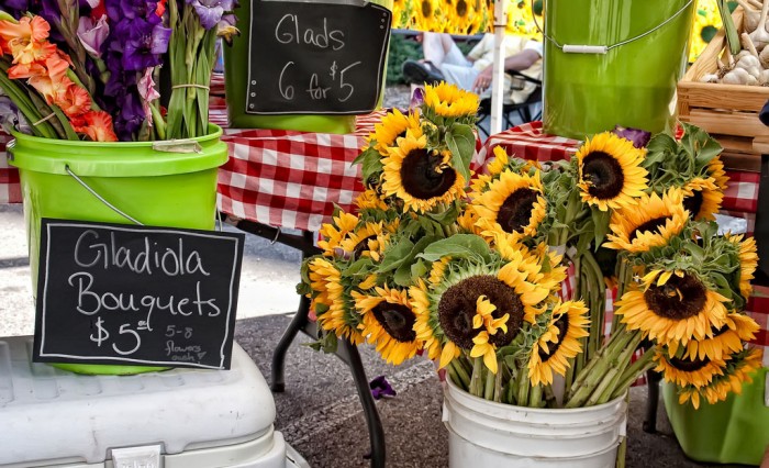 Shop the Denver Cherry Creek Farmers' Market for Flowers